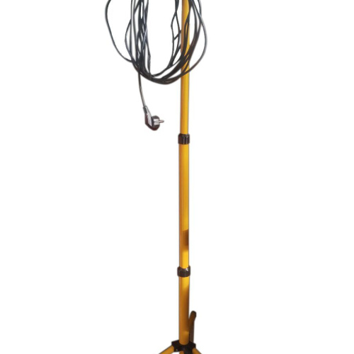 Прожектор светодиодный на штативе